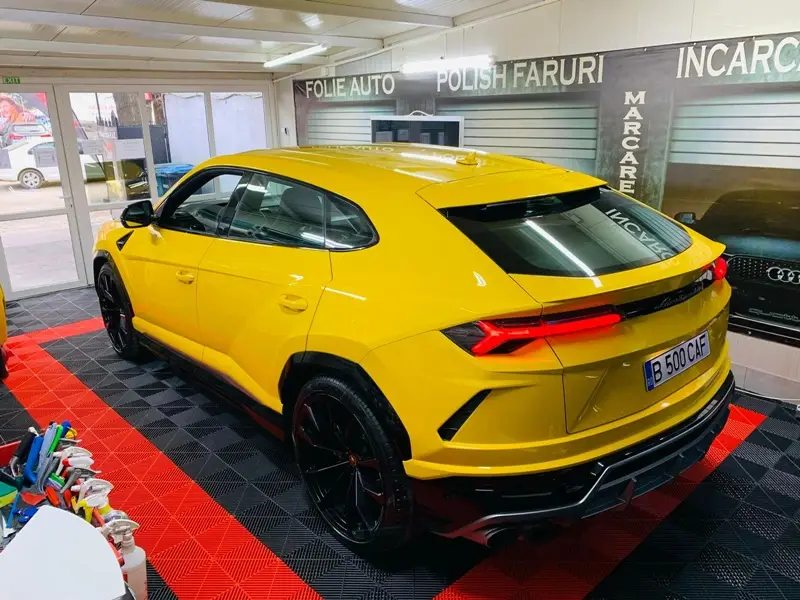 Lamborghini Urus cu folie auto LLumar